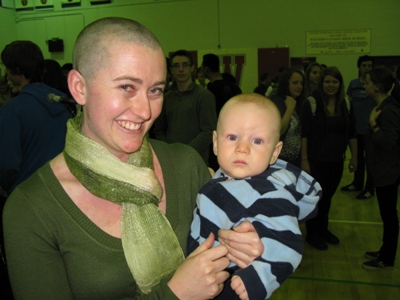 see Jenni cutting her hair for Cancer